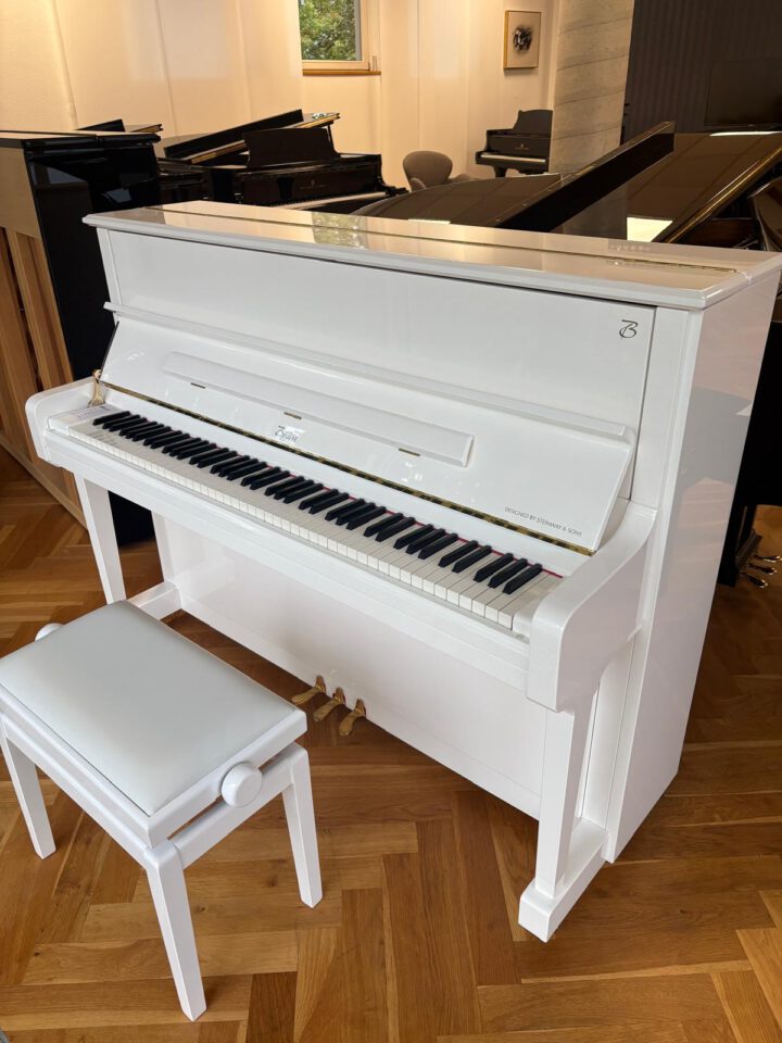 Boston UP 118 E (designed by Steinway)